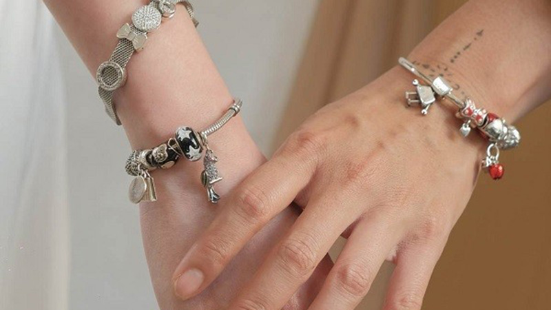 Chọn lựa vòng charm theo kích thước cổ tay